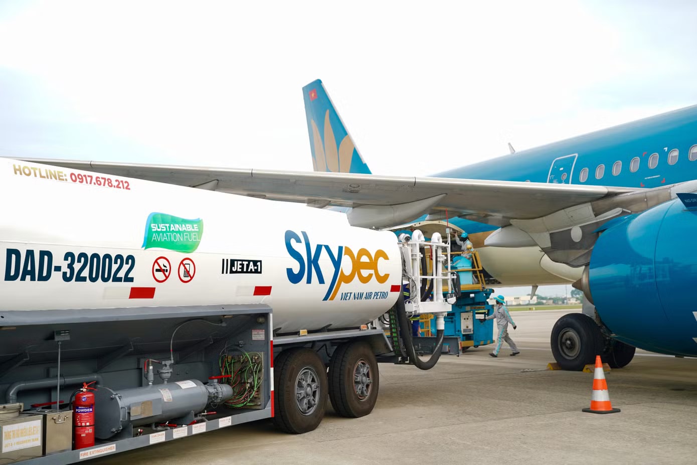 Miễn nhiều loại phí giao thông từ hôm nay - Ảnh 2.