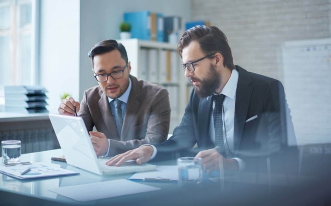 Khối ngoại bán ròng hơn 800 tỷ đồng, rút vốn mạnh nhóm ngân hàng, chứng khoán Khối ngoại bán ròng hơn 800 tỷ đồng, rút vốn mạnh nhóm ngân hàng, chứng khoán