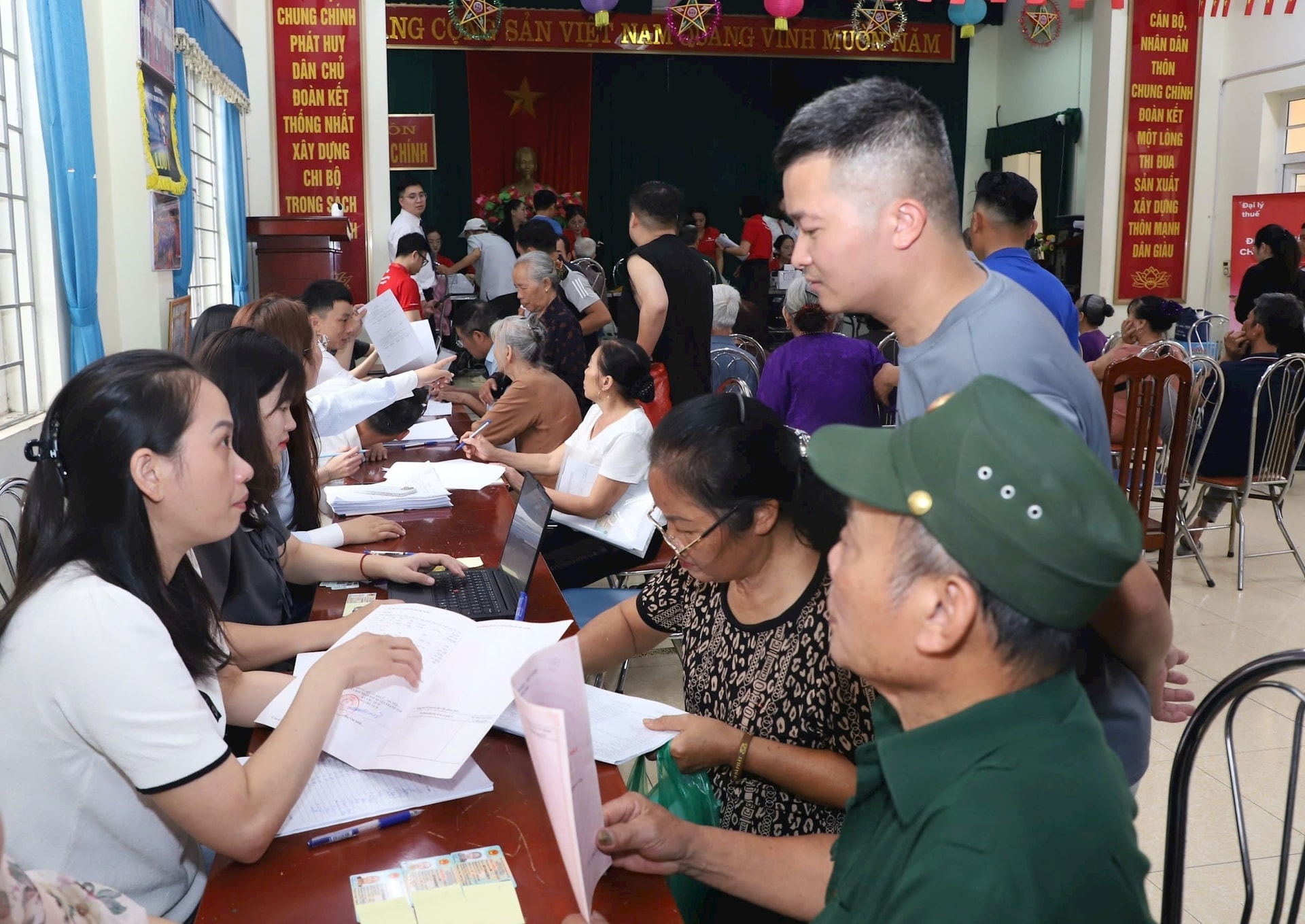 Chính quyền và NĐT tại sân bay 196.000 tỷ đồng của Việt Nam tuyên bố thưởng lớn nếu người dân giao đất sớm