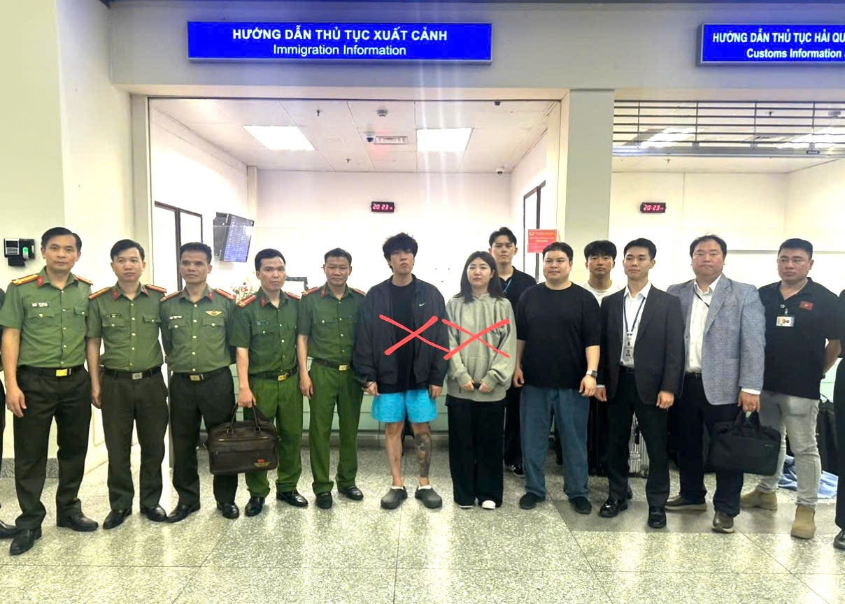 articles-20260408135519-42179514-614c-44e1-809c-a183103ac5d1-cong-an-tinh-bac-ninh-ban-giao-hai-oi-tuong-truy-na-quoc-te-anh-dau-x-cho-co-quan-chuc-nang-cua-han-quoc-2.jpg