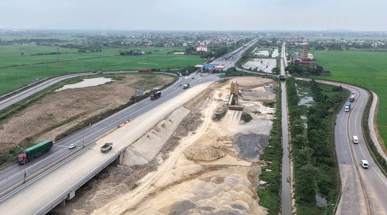 Chỉ 2 tháng nữa, chính thức hoàn thiện ‘lên đời’ tuyến cao tốc huyết mạch đi xuyên Ninh Bình- Ảnh 1. Chỉ 2 tháng nữa, chính thức hoàn thiện ‘lên đời’ tuyến cao tốc huyết mạch đi xuyên Ninh Bình- Ảnh 1.