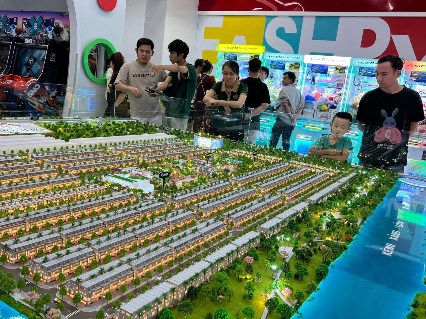 Hàng trăm tỷ đồng cho vay mua nhà ở xã hội ở TPHCM - Ảnh 1.