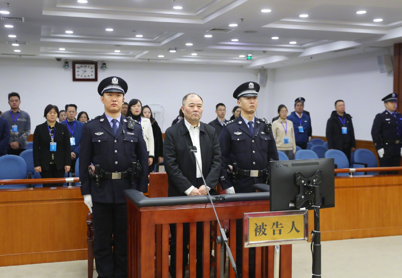 Tuyên án tử hình treo, tịch thu toàn bộ tài sản của cựu Chủ tịch ngân hàng nhận hối lộ 3.600 tỷ đồng