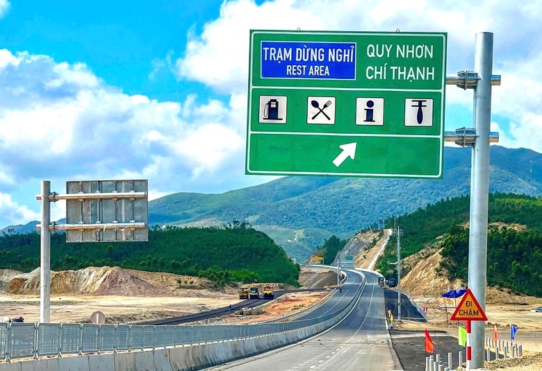 Tháng này, Việt Nam dự kiến đưa vào khai thác tuyến cao tốc gần 15.000 tỷ chạy dọc 2 tỉnh rộng bậc nhất cả nước- Ảnh 1.