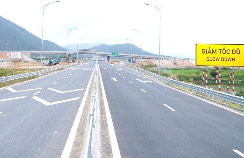 Tháng này, Việt Nam dự kiến đưa vào khai thác tuyến cao tốc gần 15.000 tỷ chạy dọc 2 tỉnh rộng bậc nhất cả nước- Ảnh 2.