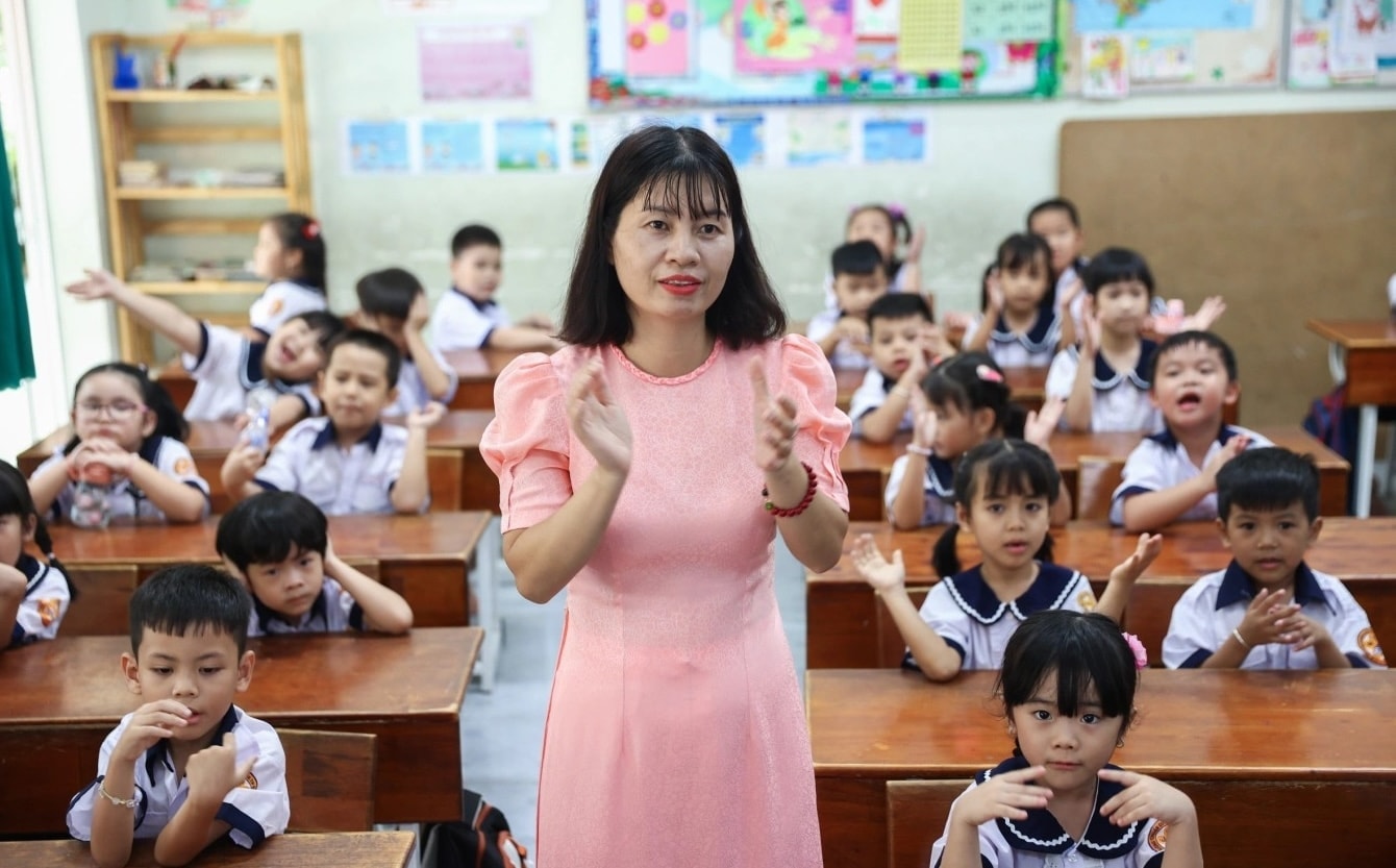 Tin vui với hơn 1.100.000 giáo viên sau 2 tháng nữa: Có được hưởng nguyên lương cùng còn nhận đủ phụ cấp không?