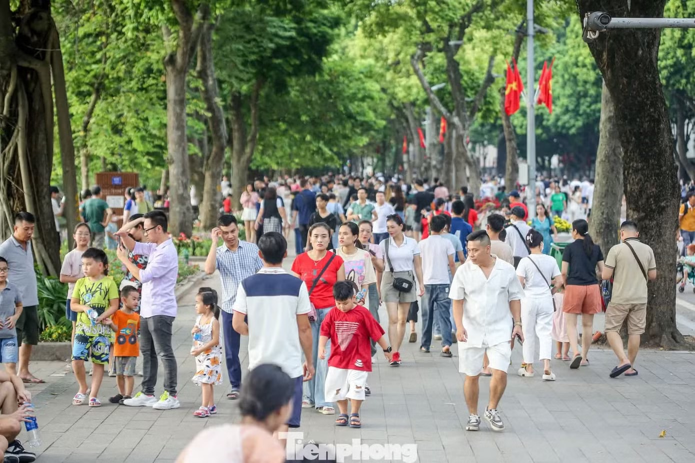 Hơn 60% người lao động ủng hộ hoán đổi ngày nghỉ dịp 30/4 và Giỗ Tổ - Ảnh 2.