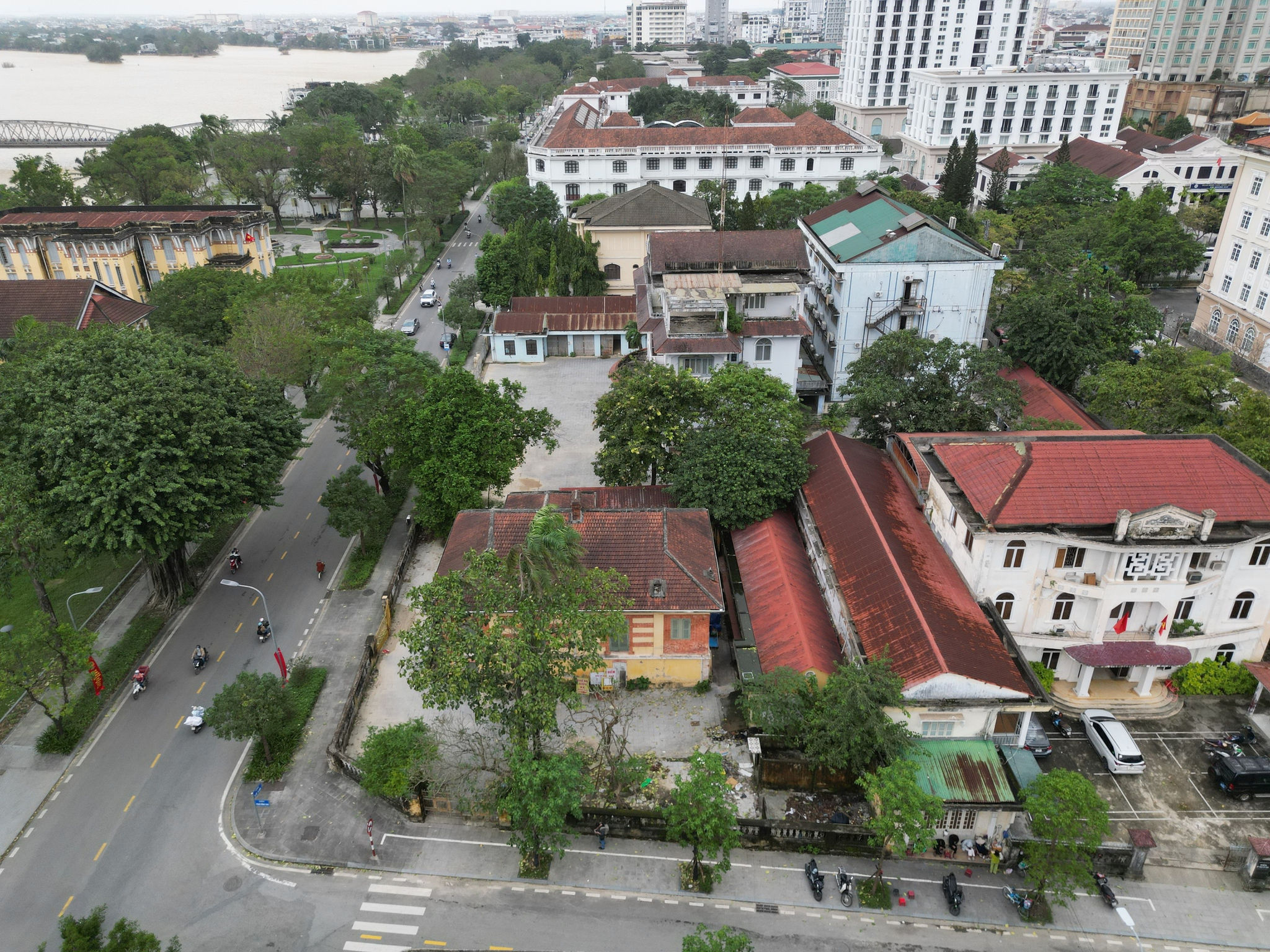 Hiện trạng khu đất số 22 - 24 và 26 - 30A, phường Thuận Hóa, TP. Huế. Nguồn ảnh: Báo Người Lao Động Hiện trạng khu đất số 22 - 24 và 26 - 30A, phường Thuận Hóa, TP. Huế. Nguồn ảnh: Báo Người Lao Động