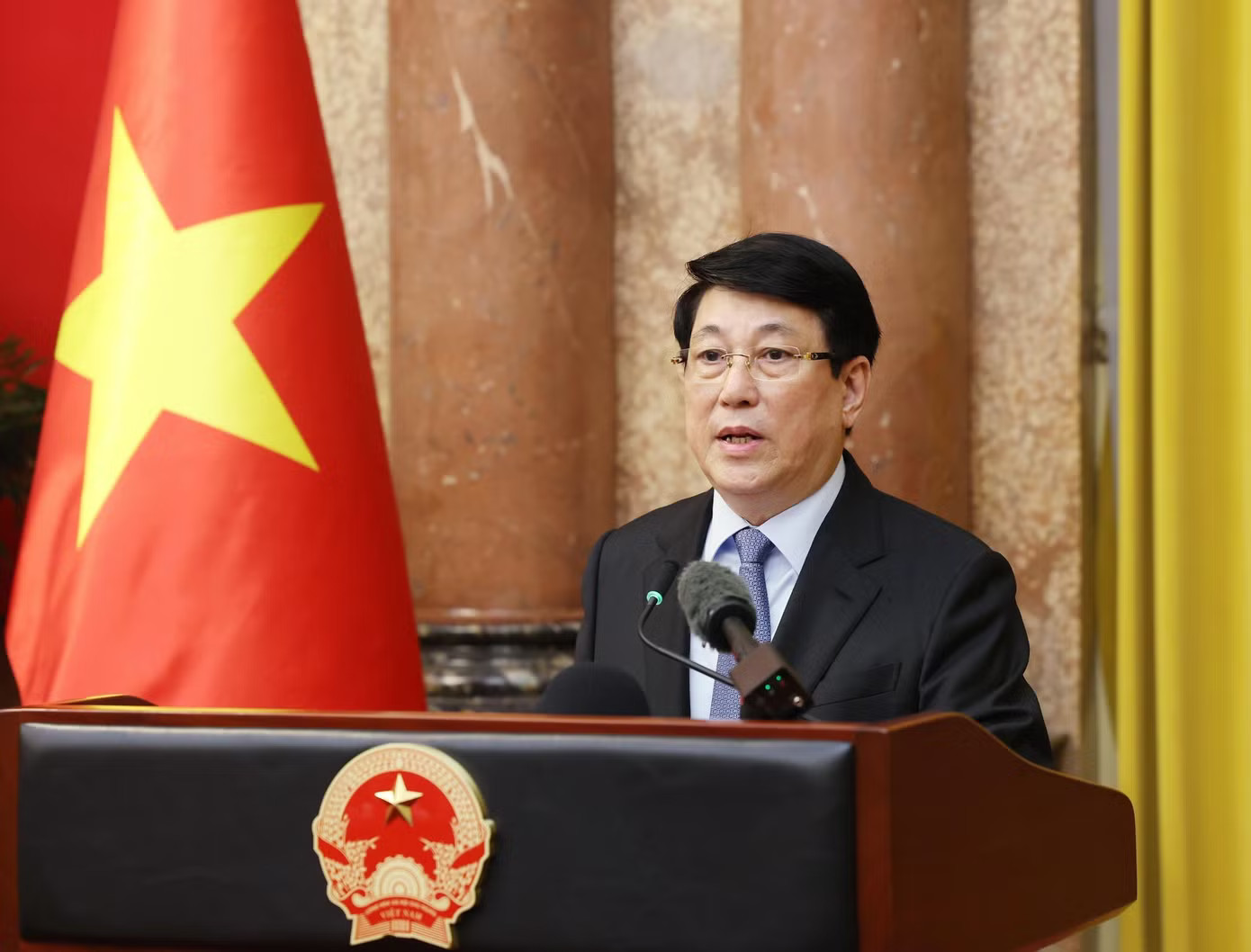 Nguyên Chủ tịch nước Lương Cường phát biểu. Ảnh: TTXVN. Bàn giao công tác giữa Tổng Bí thư, Chủ tịch nước Tô Lâm và nguyên Chủ tịch nước Lương Cường - Ảnh 2.