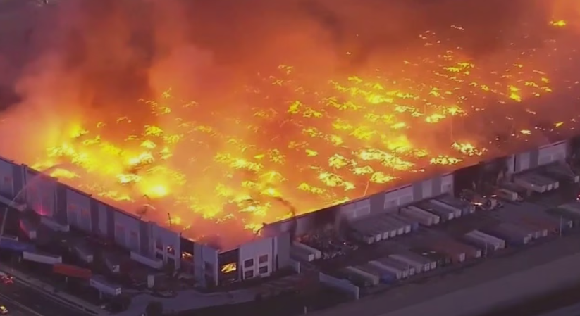 Chê công ty trả lương thấp, nhân viên phóng hỏa thiêu rụi kho giấy vệ sinh phục vụ 50 triệu người và đăng video khoe Facebook