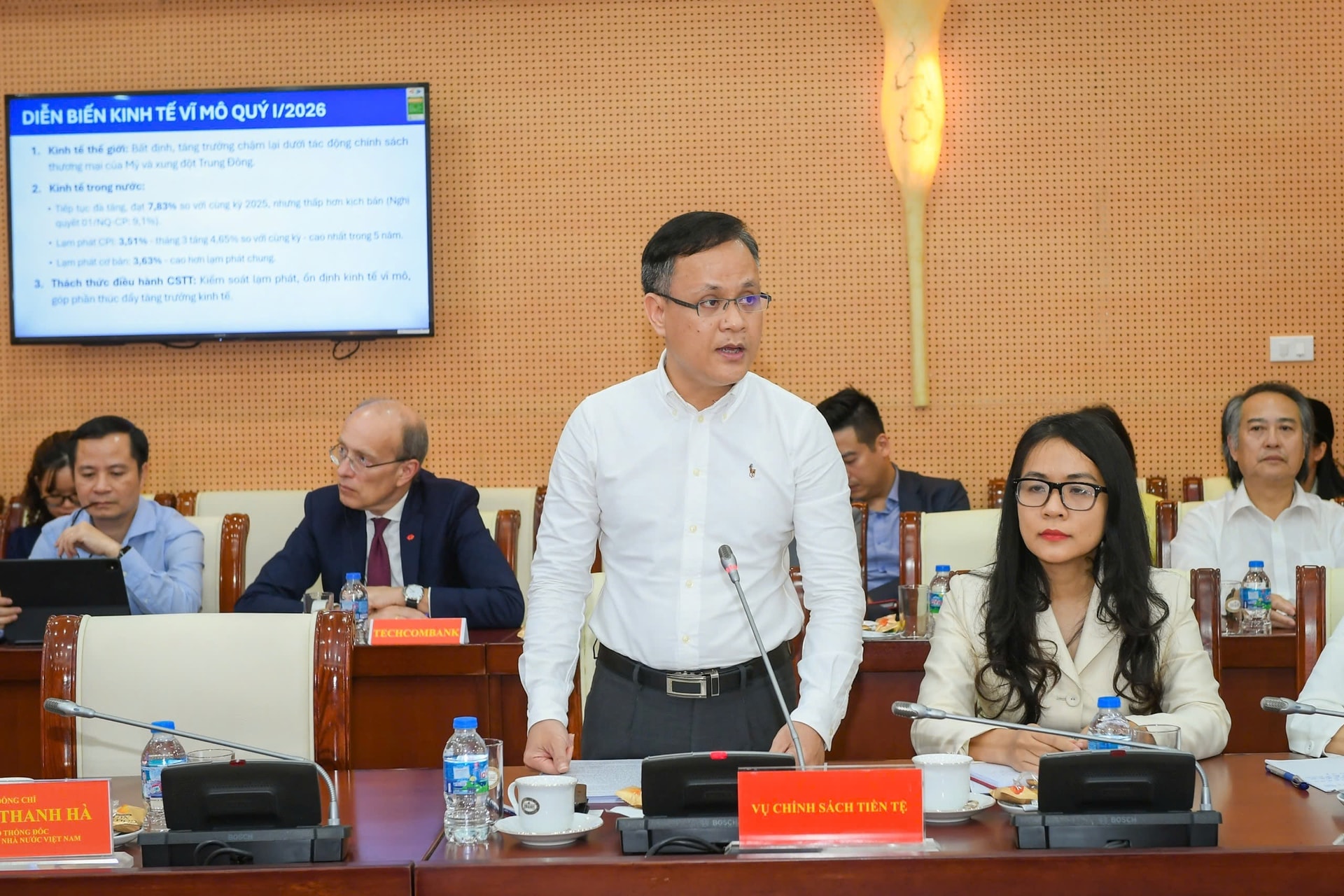 Ngân hàng Nhà nước yêu cầu giảm lãi suất, 46 ngân hàng đồng thuận triển khai - Ảnh 2.