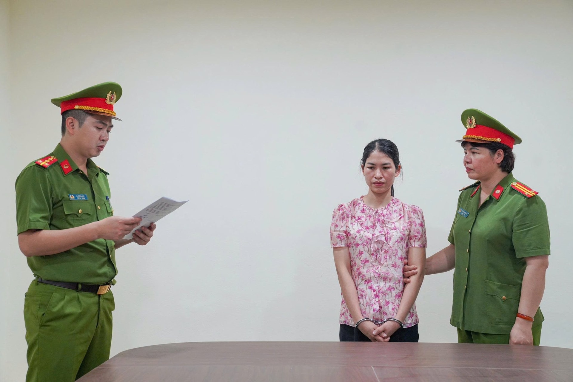 Khởi tố, bắt giam Giám đốc, Hiệu trưởng, kế toán 'ăn chặn' tiền trợ cấp cho người tâm thần, người khuyết tật - Ảnh 2.