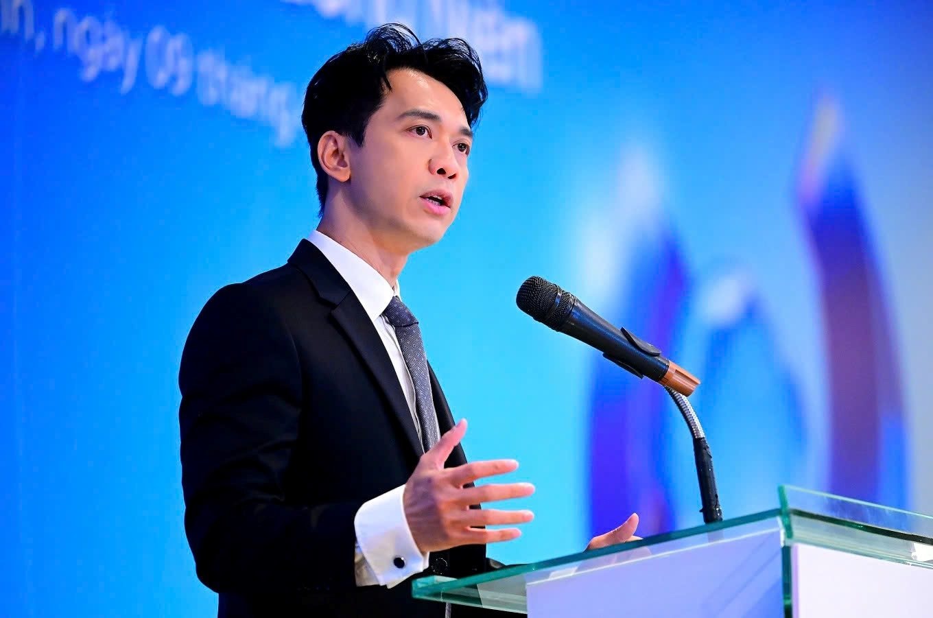 ACB lần đầu không đạt kế hoạch lợi nhuận sau 10 năm, Chủ tịch Trần Hùng Huy giải thích 'hy sinh có chủ đích'