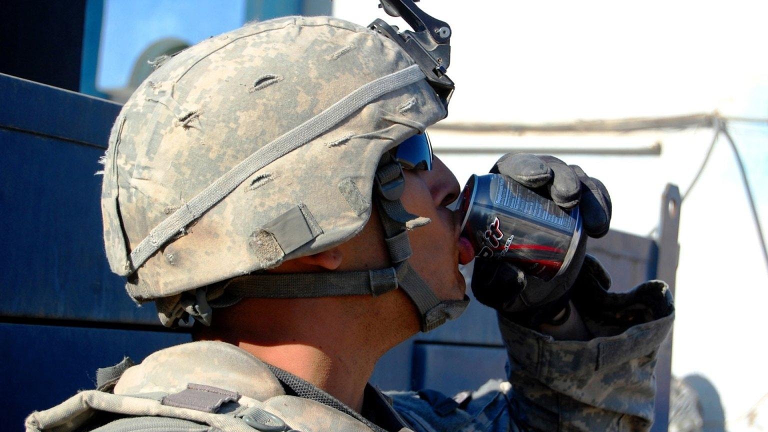 Lính Mỹ tiêu thụ 3,6 triệu lít cà phê, 2 triệu lon nước tăng lực trong 6 tuần xung đột với Iran