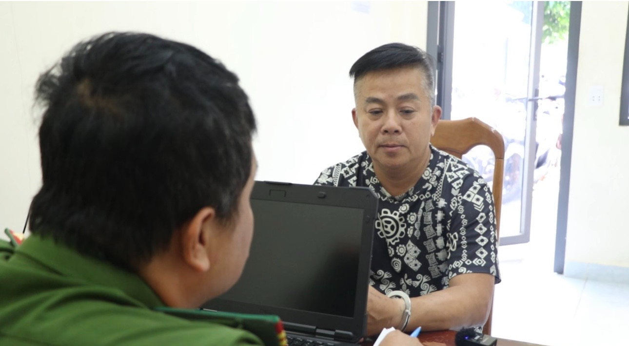 Vợ chồng Giám đốc Công ty Mua bán nợ Nhất Tín bị bắt vì ‘khủng bố’, đe dọa để đòi nợ Vợ chồng Giám đốc Công ty Mua bán nợ Nhất Tín bị bắt vì ‘khủng bố’, đe dọa để đòi nợ