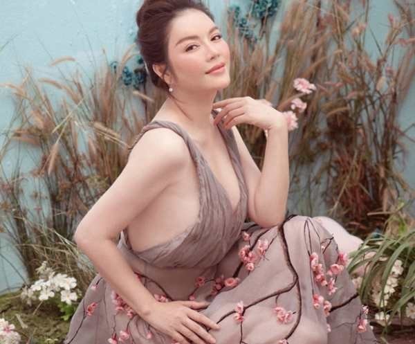 Nữ nghệ sĩ không đi diễn vẫn giàu có nhất nhì Vbiz: Sở hữu hơn 400 tỷ, 'buồn lại lôi kim cương ra đếm'