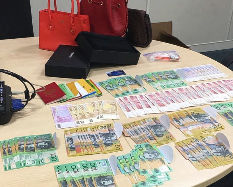 Khám xét nhà riêng, thu giữ khẩn cấp 33 tỷ đồng tiền mặt và 8kg vàng của một tổng thư ký