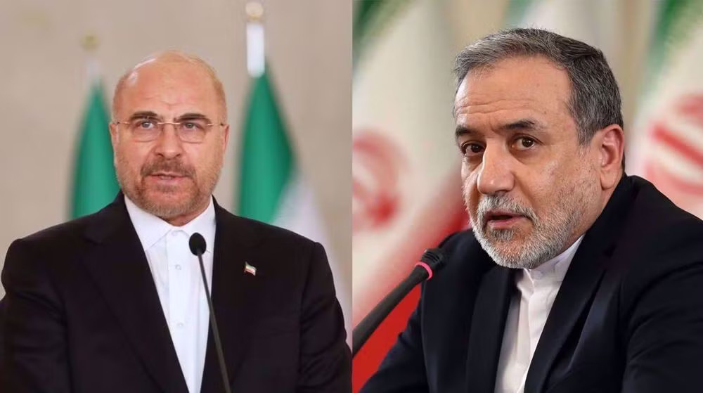 Ngoại trưởng Iran Abbas Araghchi (phải) và Chủ tịch Quốc hội Mohammad Baqer Qalibaf (trái). Tehran bác tin 'quan chức cấp cao Iran đến Pakistan đàm phán với Mỹ' - Ảnh 1.