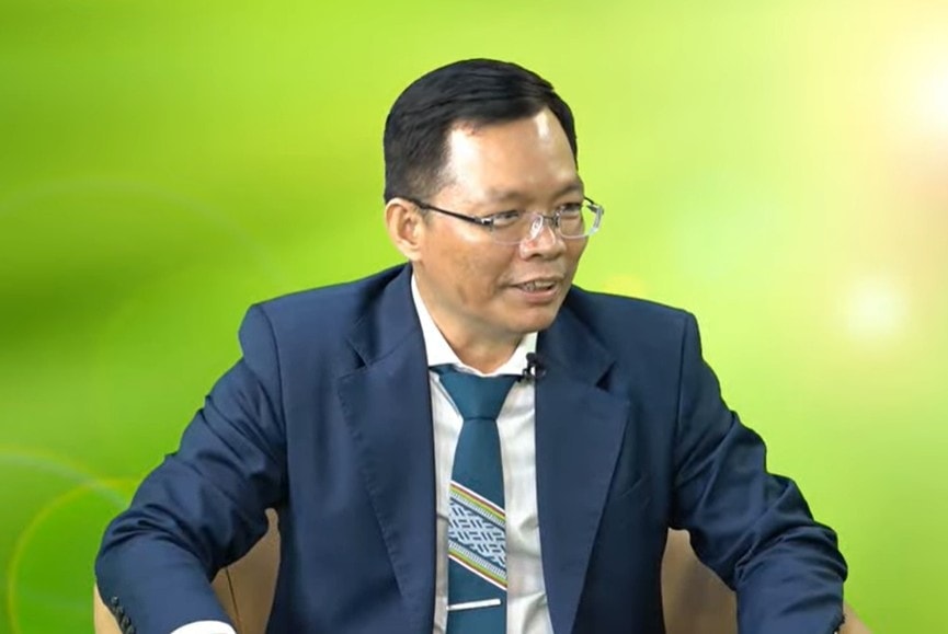 Chuẩn bị bán xăng E10 trên toàn quốc, đại diện nhà máy lọc dầu 3 tỷ USD kêu khó về chi phí sản xuất Chuẩn bị bán xăng E10 trên toàn quốc, đại diện nhà máy lọc dầu 3 tỷ USD kêu khó về chi phí sản xuất