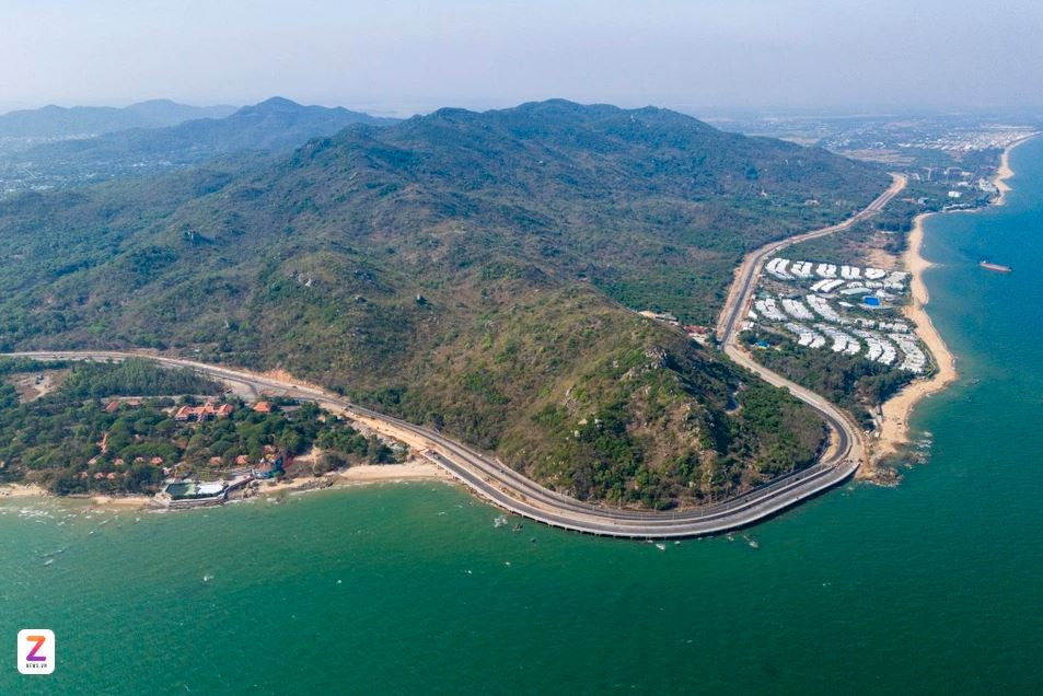Việt Nam sắp có tuyến đường ven biển hơn 7.000 tỷ: 'Đường gân' nối đầu tàu kinh tế sôi động với tỉnh lớn nhất cả nước- Ảnh 4.