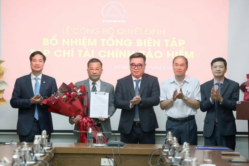 Bổ nhiệm nhà báo Nguyễn Phong Cầm giữ chức vụ Tổng biên tập Tạp chí Tài chính Bảo hiểm