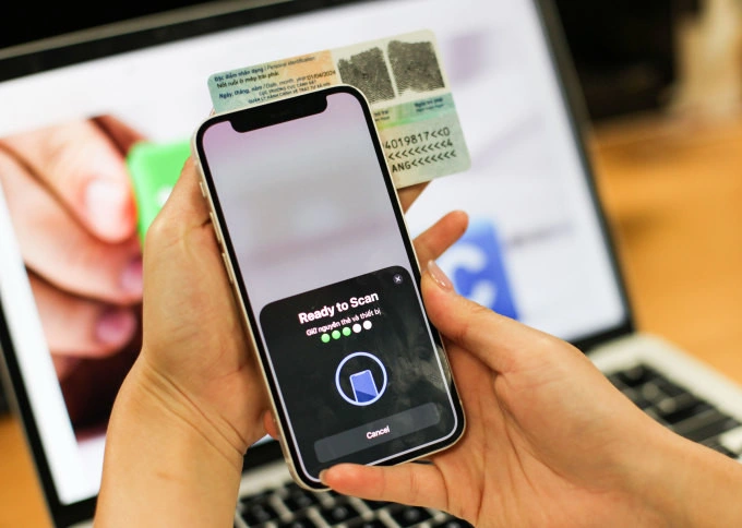 Tiền lương trên 5 triệu đồng bắt buộc phải chuyển khoản: Doanh nghiệp cần thay đổi gì để không bị loại chi phí?