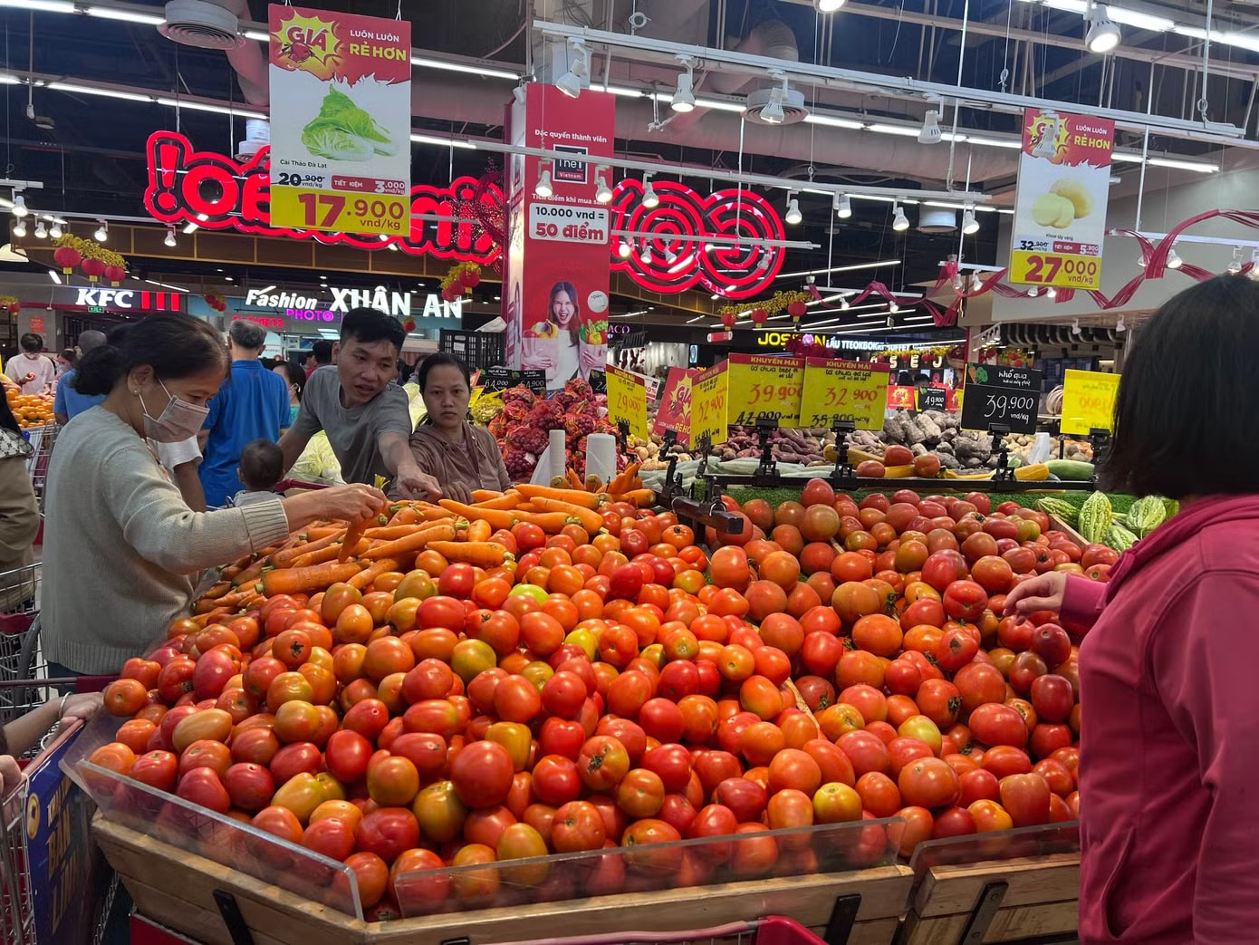 Chi phí 'neo' cao, doanh nghiệp căng mình giữ giá - Ảnh 3.