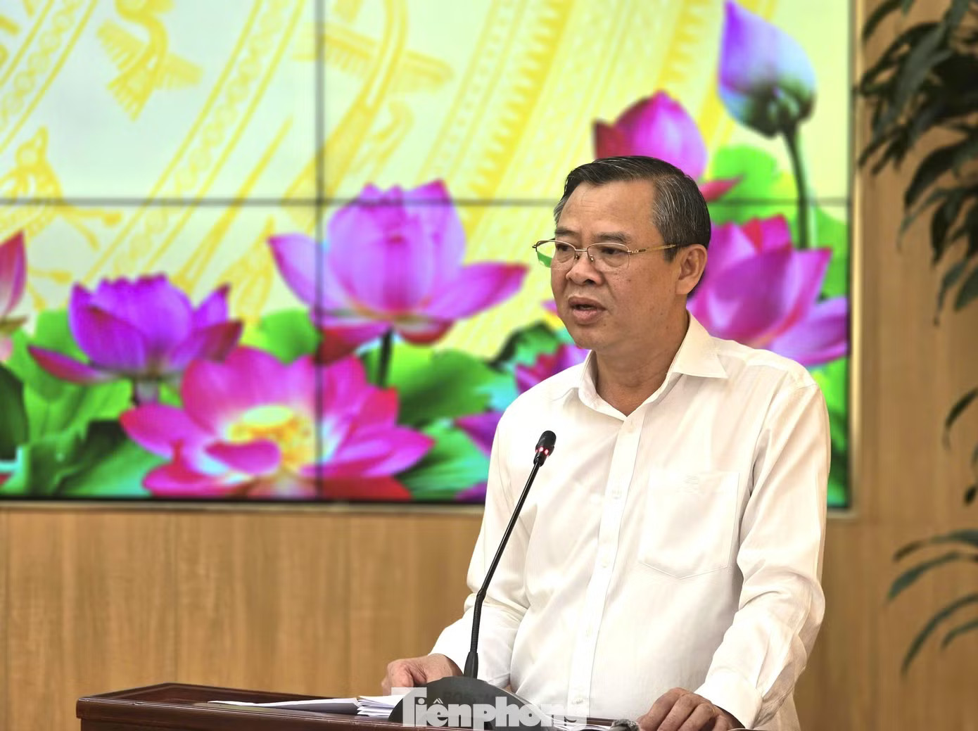 Ông Trương Cảnh Tuyên - Chủ tịch UBND TP. Cần Thơ. Giá vật liệu tăng cao: Dự án 'lụt' tiến độ, nhà thầu càng làm càng lỗ - Ảnh 1.
