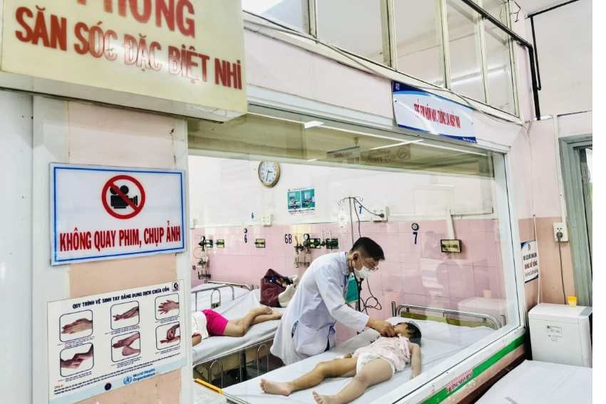 Thông tin mới nhất vụ học sinh ở TP. Hồ Chí Minh nghi ngộ độc thực phẩm - Ảnh 1.