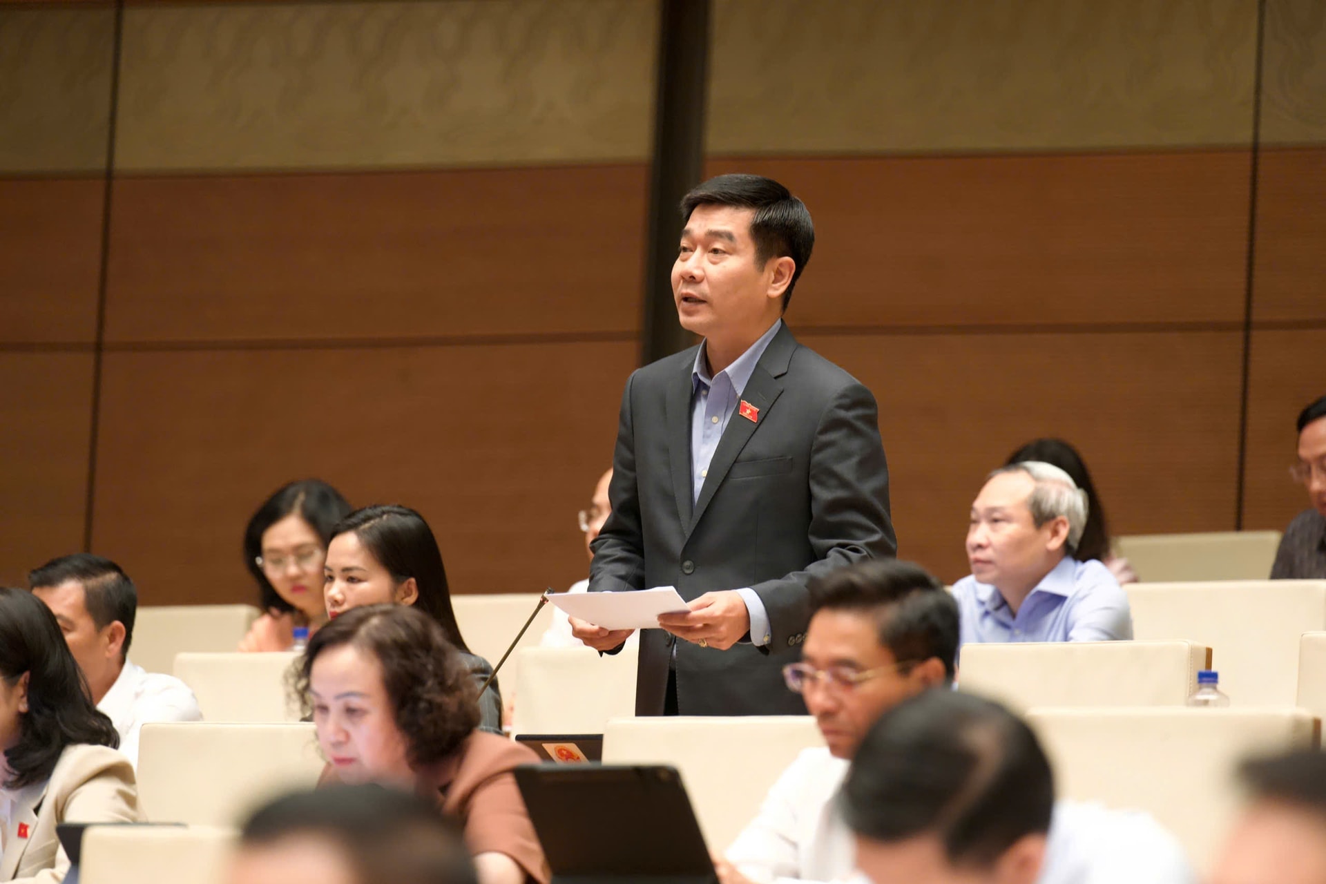 ĐBQH: Không nên bắt buộc công chứng hợp đồng đặt cọc bất động sản