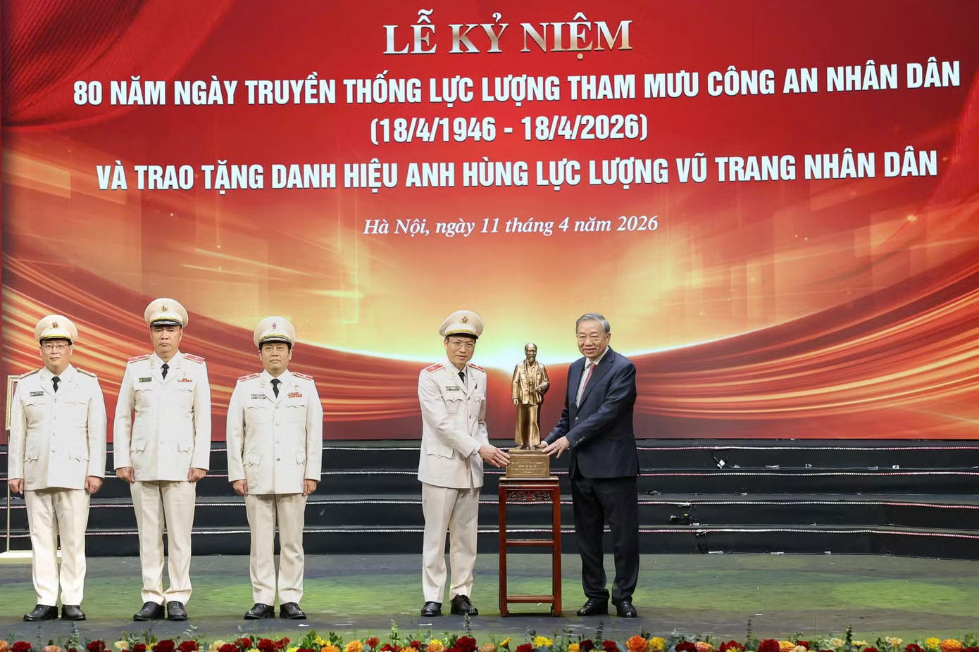 Tổng Bí thư, Chủ tịch nước Tô Lâm dự Lễ kỷ niệm 80 năm Ngày truyền thống lực lượng Tham mưu Công an nhân dân - Ảnh 8.