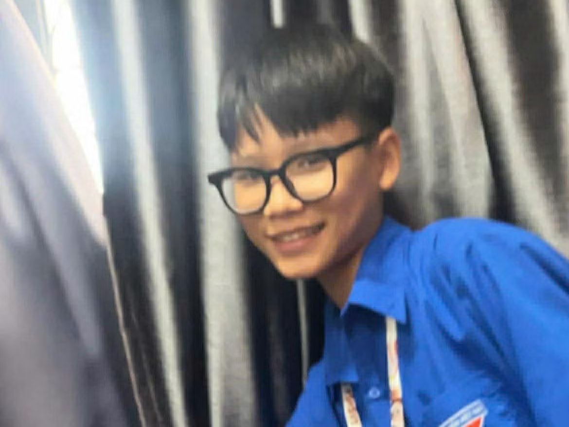 Lao vào dòng xoáy giữa biển động, nam sinh lớp 10 cứu hai người thoát nạn - Ảnh 2.