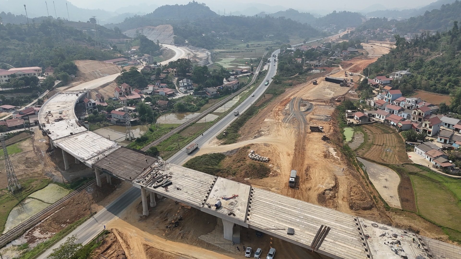 Sắp hoàn thiện cao tốc 12.000 tỷ do Tập đoàn Đèo Cả thi công, kết nối đến biên giới Việt - Trung- Ảnh 1.