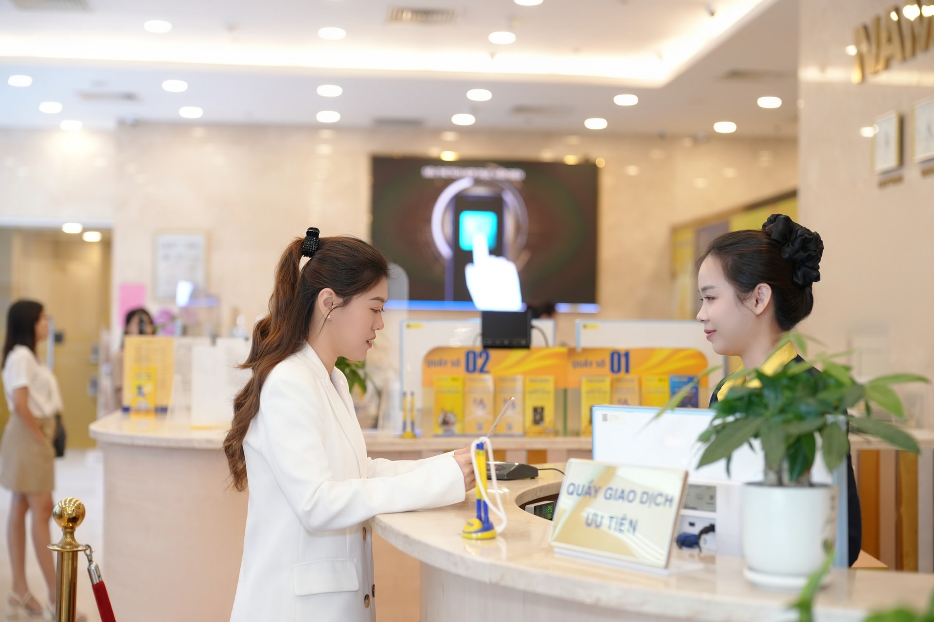 Nam A Bank giảm lãi suất cho vay và triển khai các giải pháp tín dụng phát triển doanh nghiệp vừa và nhỏ - Ảnh 1.