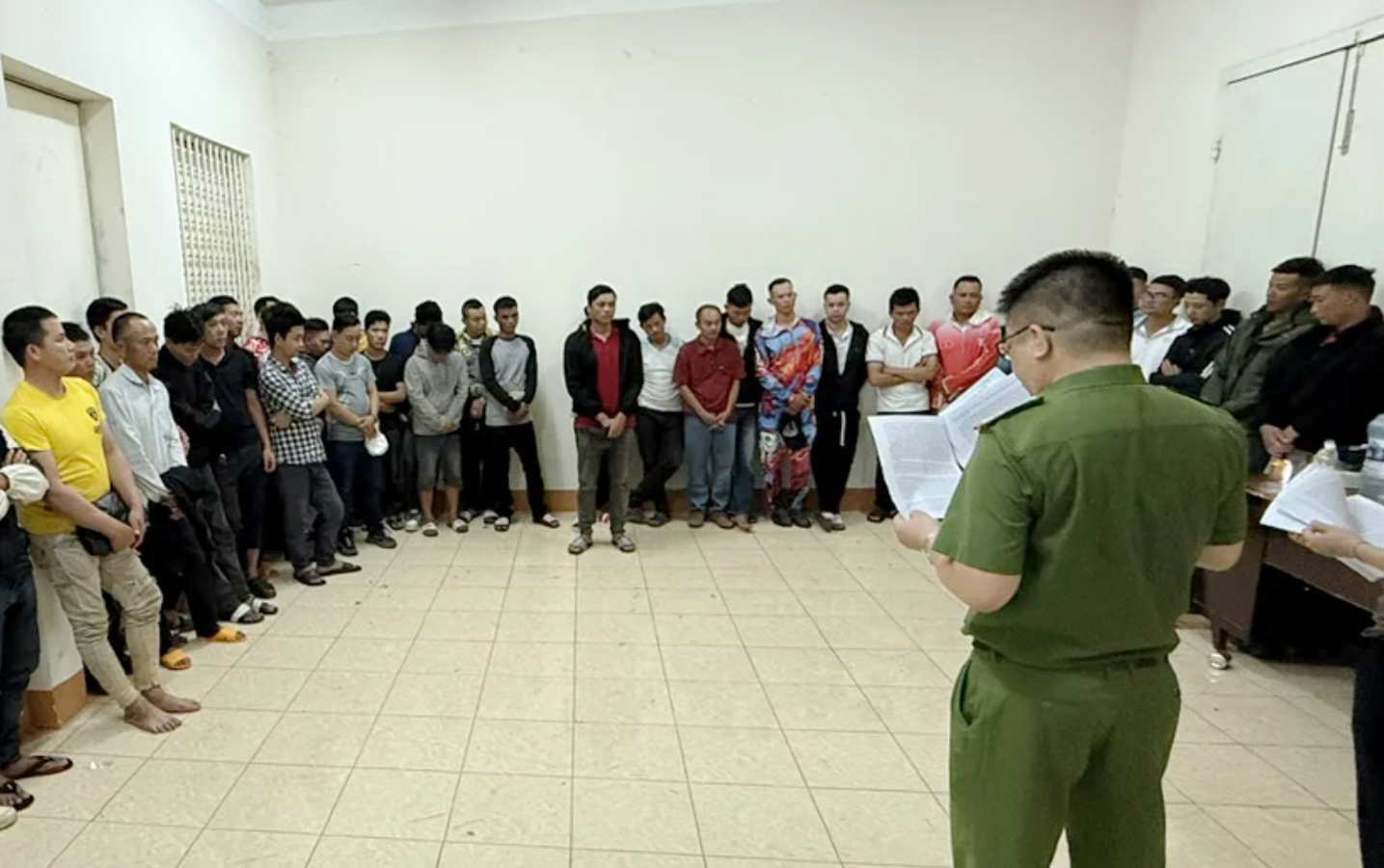 Đột kích hồ câu của Đinh Bộ Lĩnh, khởi tố 40 'cần thủ', thu giữ hơn 120 triệu đồng và nhiều tang vật quan trọng