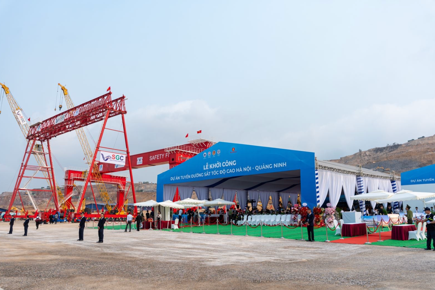Việt Nam chính thức khởi công tuyến đường sắt cao tốc đầu tiên, vốn đầu tư gần 150.000 tỷ đồng- Ảnh 1.