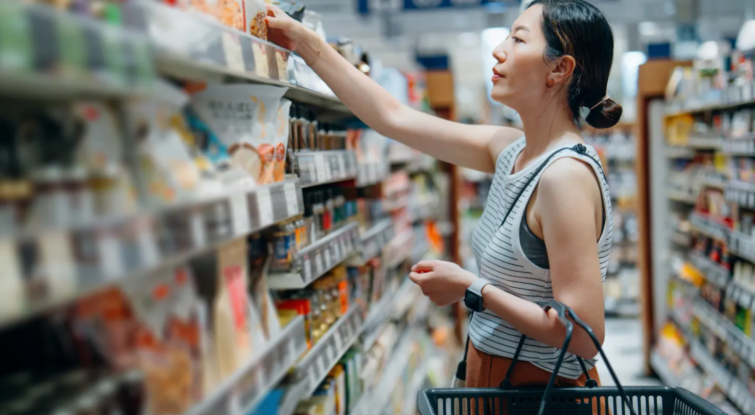 Người dân giảm mua thực phẩm, rượu bia: Chuyện gì đang xảy ra ở nền kinh tế số 1 thế giới?