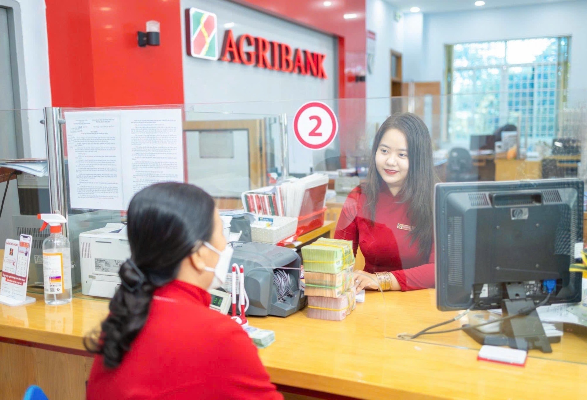Agribank giảm lãi suất, phát huy vai trò chủ lực trong thực hiện chủ trương của NHNN hỗ trợ tăng trưởng kinh tế - Ảnh 1.