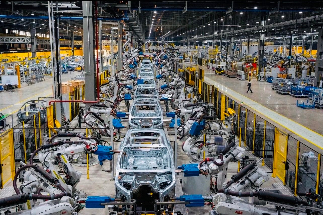 7 năm, tài sản tăng gấp 12 lần: ‘Cỗ máy in tiền’ cho những ai đứng trên vai gã khổng lồ VinFast