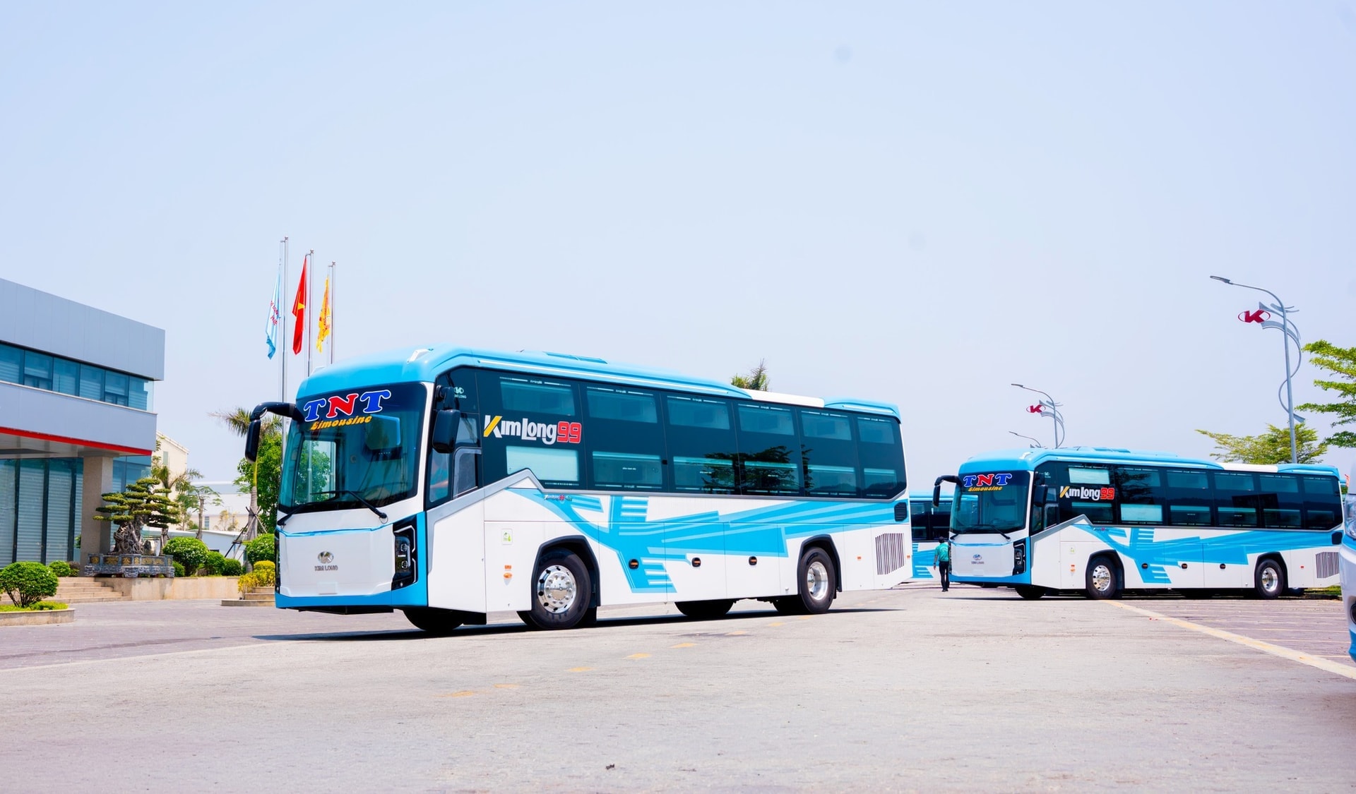 Hãng xe Việt Kim Long Motor bàn giao lô xe bus giường nằm cao cấp cho doanh nghiệp có tiếng tại Thanh Hóa