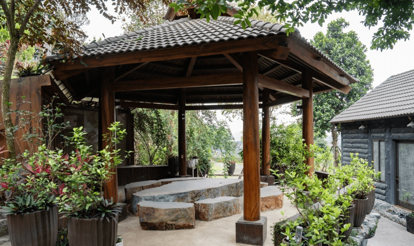 Nữ NSND trẻ nhất Việt Nam sở hữu biệt phủ 8.000m2: Hòn non bộ cao bằng nhà 2 tầng, điện thờ hướng ra dãy núi hùng vĩ- Ảnh 5. Nữ NSND trẻ nhất Việt Nam sở hữu biệt phủ 8.000m2: Hòn non bộ cao bằng nhà 2 tầng, điện thờ hướng ra dãy núi hùng vĩ- Ảnh 5.
