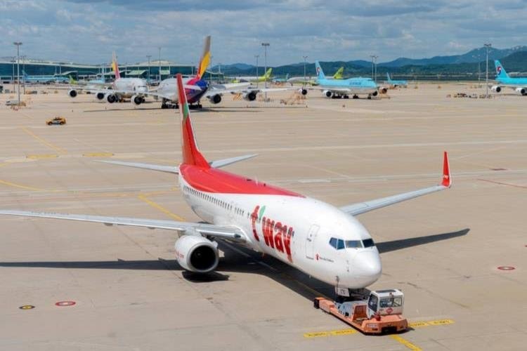 Bị giá nhiên liệu bóp nghẹt, hãng hàng không này buộc phải cho tiếp viên nghỉ không lương 2 tháng