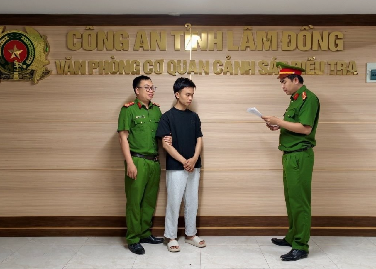 Bắt khẩn cấp, khám xét nơi ở của chuyên viên ngân hàng Ngô Anh Tuấn SN 1999