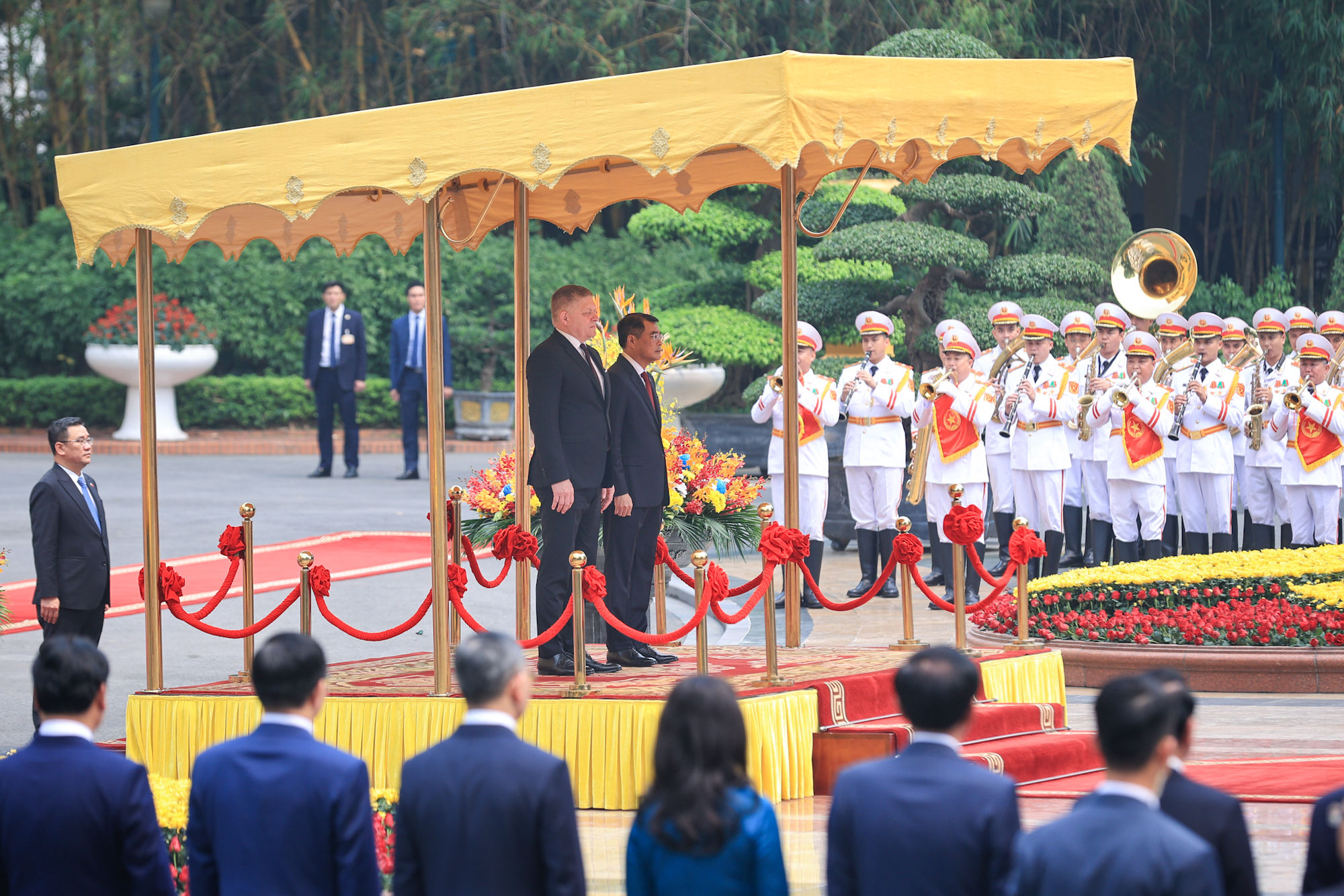 Thủ tướng Lê Minh Hưng chủ trì lễ đón Thủ tướng Slovakia thăm chính thức Việt Nam- Ảnh 3. Thủ tướng Lê Minh Hưng chủ trì lễ đón Thủ tướng Slovakia thăm chính thức Việt Nam- Ảnh 3.