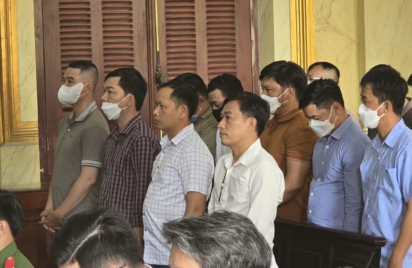 Xét xử nhóm cựu cán bộ 'động tay' vào hồ sơ giúp nhiều đối tượng 'né' cai nghiện bắt buộc - Ảnh 2.