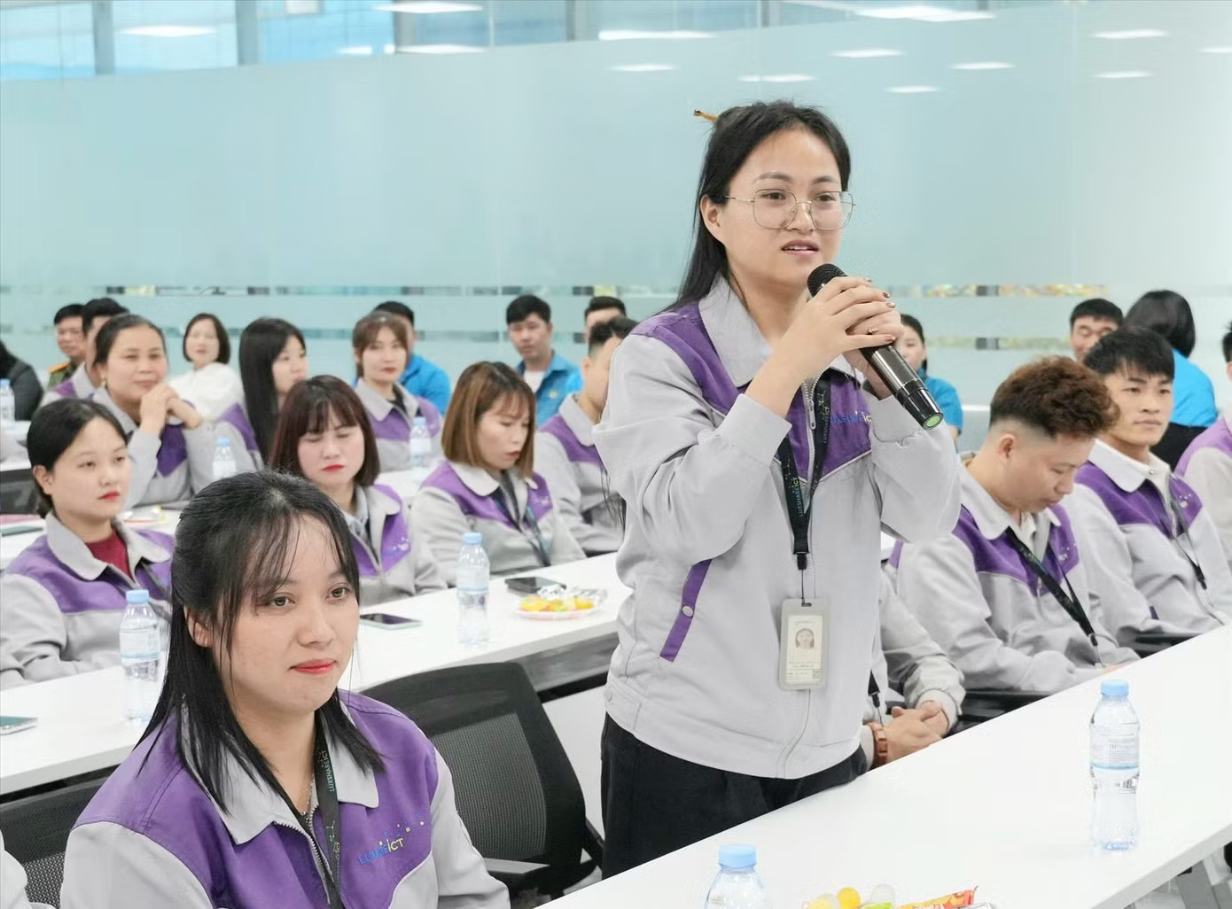 Người lao động Công ty TNHH Luxshare-ICT chia sẻ tâm tư, nguyện vọng tại buổi làm với Tổng Liên đoàn Lao động Việt Nam. Dự án của Trung Quốc đầu tư tại Bắc Ninh nhiều nhất - Ảnh 2.