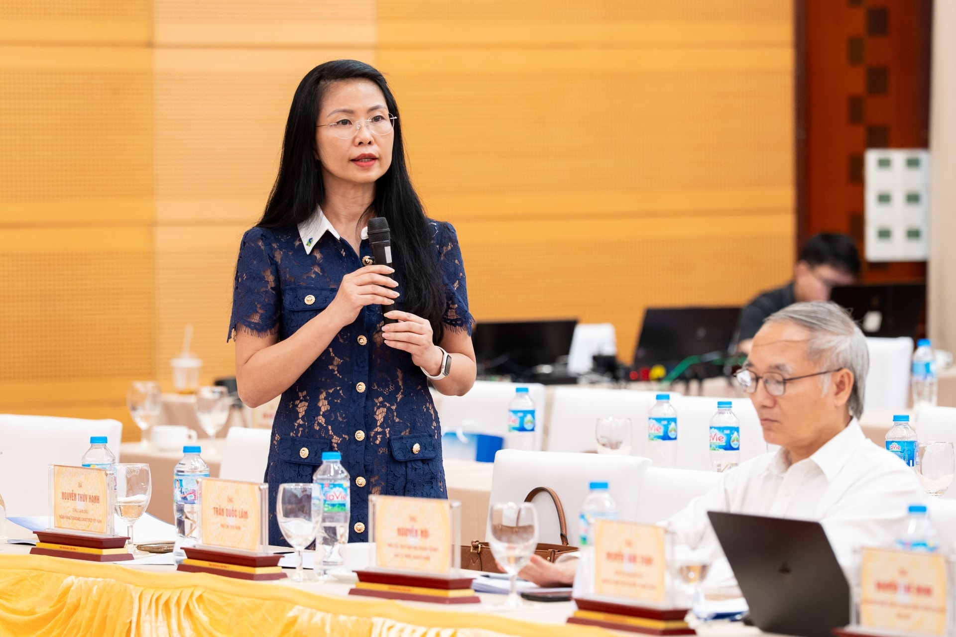 CEO Standard Chartered: Cần khơi thông vàng và ngoại tệ trong dân giữa lúc nền kinh tế khát vốn