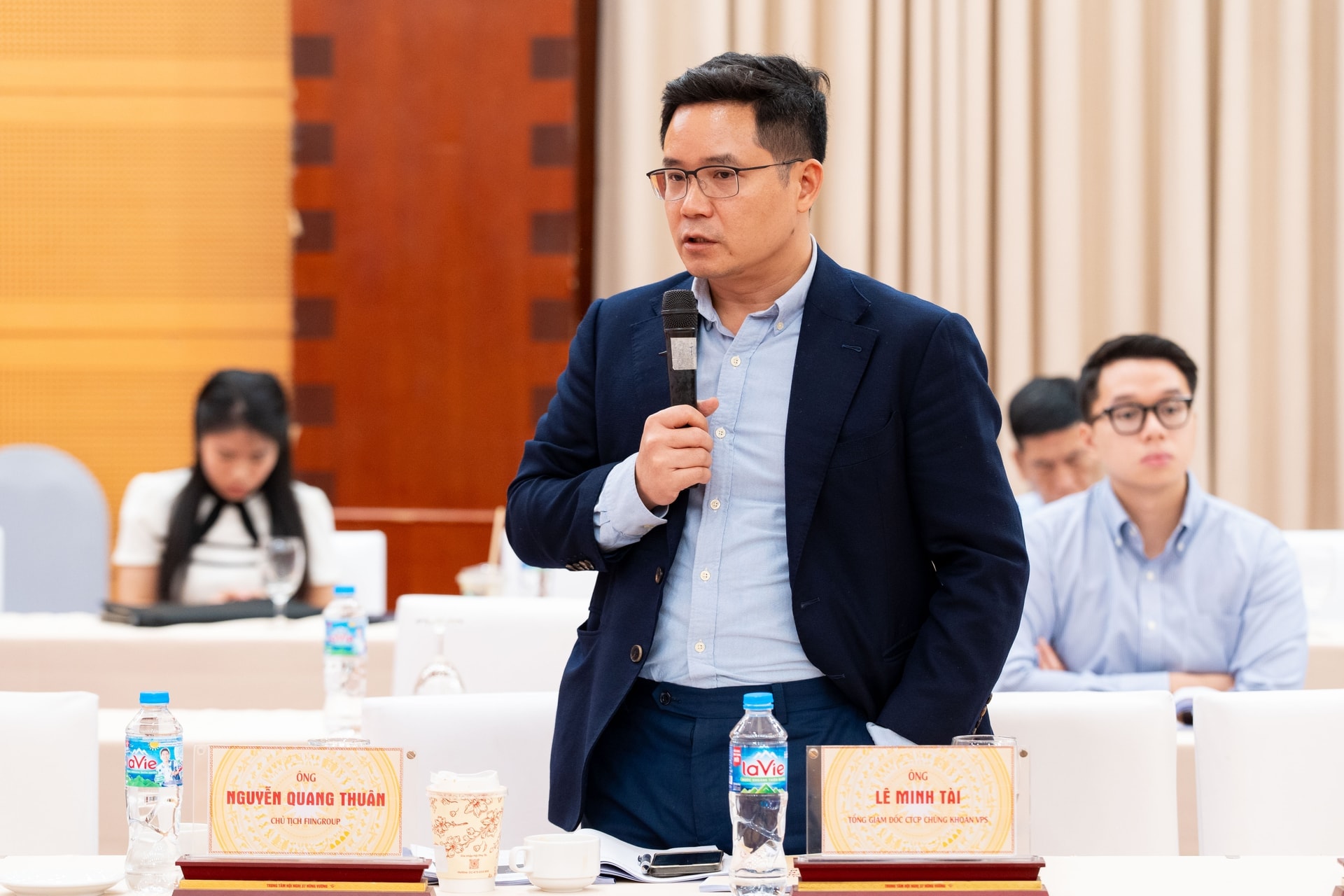 CEO Standard Chartered: Cần khơi thông vàng và ngoại tệ trong dân giữa lúc nền kinh tế khát vốn - Ảnh 2.