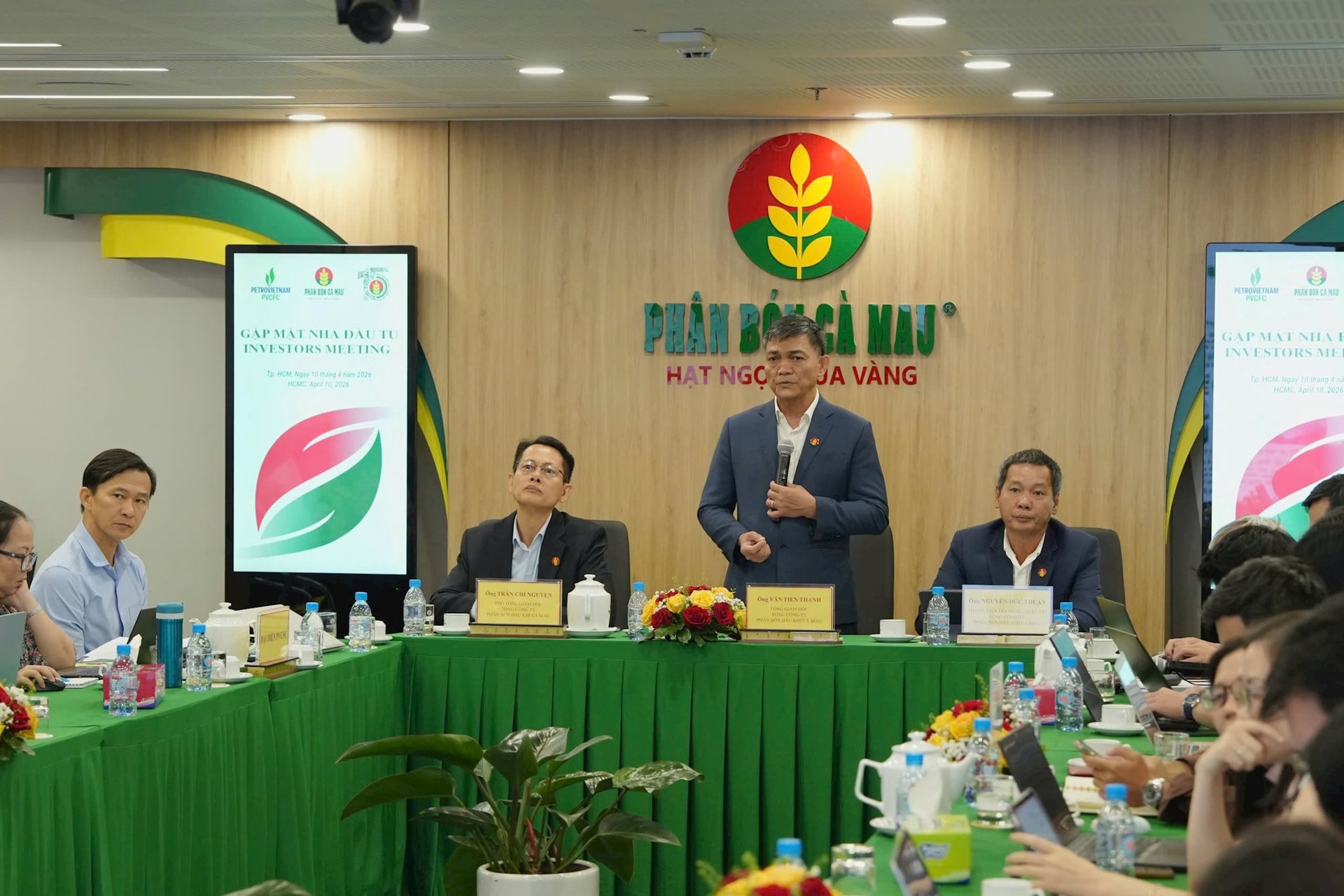 tong-giam-doc-van-tien-thanh-phat-bieu-tai-cuoc-hop.jpg