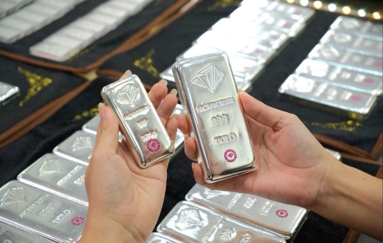 Mỗi kg bạc lãi ngay 4 triệu đồng sau một đêm, nhà đầu tư ồ ạt chốt lời